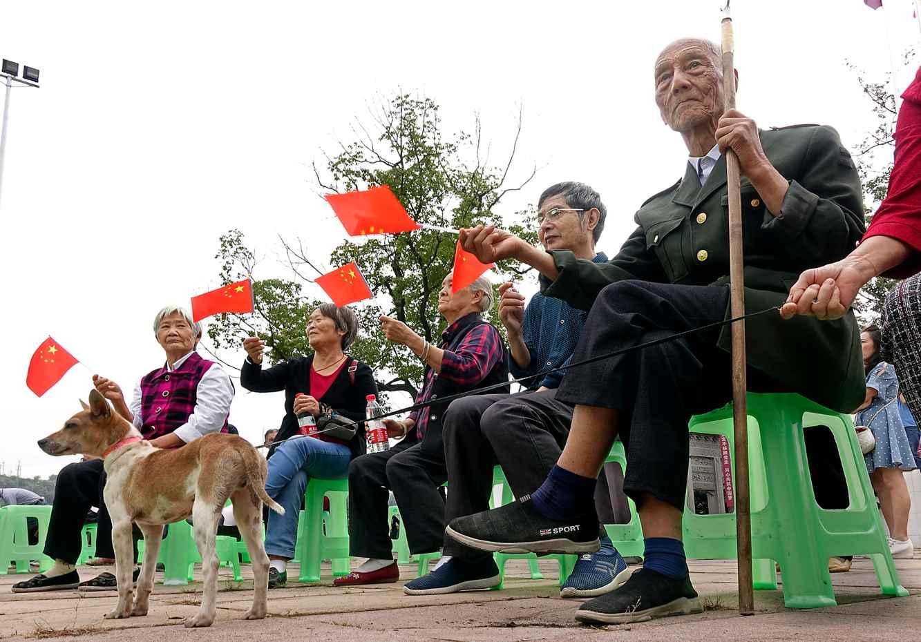 深入了解我家8岁的女儿最近常常觉得胸疼,检查胸部和有硬块。有人说这是早熟的表现,这个情况严重吗?知识星球,开启知识之旅